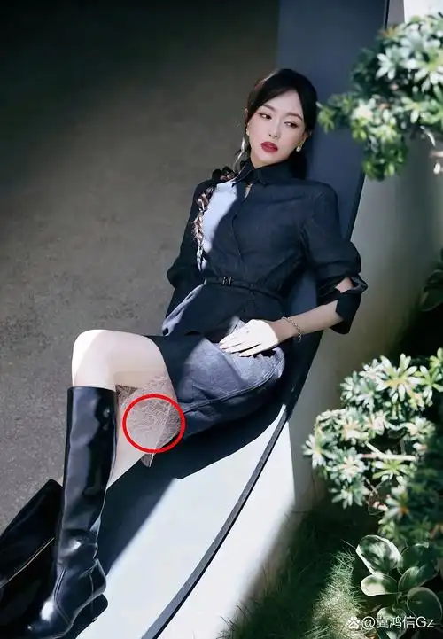 唐嫣终于把"半永久甜妹卷发"扔进垃圾桶,繁花特展上美得像20岁少女 还