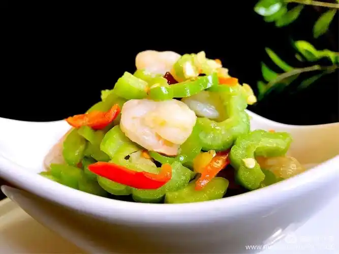【凉拌苦瓜虾仁】