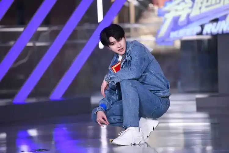 奔跑吧第九季首期播出蔡老板打工是不可能打工的