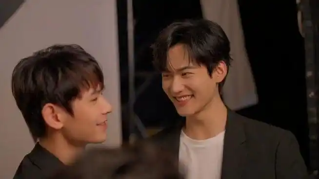 笑这么开心的吗|挚友|荣耀|周柯宇_新浪新闻