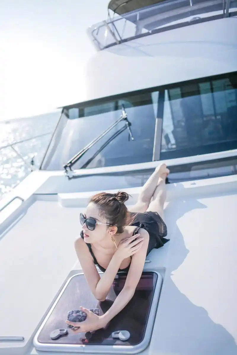 古力娜扎黑纱泳装高清九宫格:看了又看,真美!