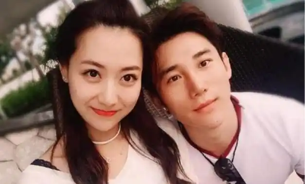 反观老公丁一的事业却有声有色,还凭借白冰的关注度进军演艺圈,综艺