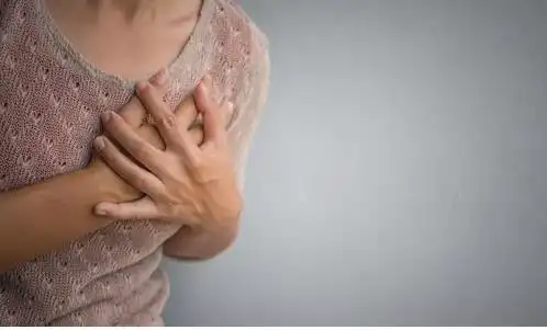 妈妈们此时就可选择宽松的内衣,减轻乳房外部的压迫.