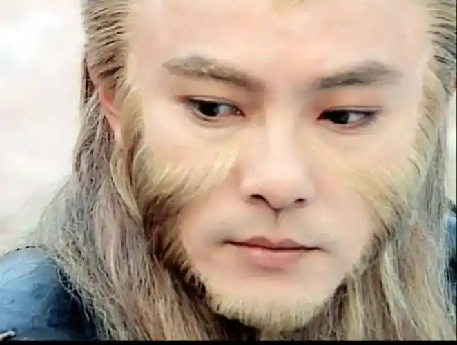 转移800万诈骗金额罪犯被捕57岁张卫健因和其神似遭无妄之灾