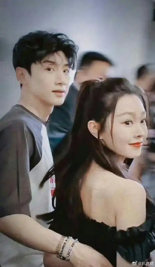 白敬亭宋轶一起回京