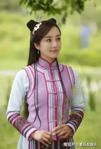 当古装女子梳了双丸子头,杨紫呆萌,最后一位原谅我不厚道地笑了_造型