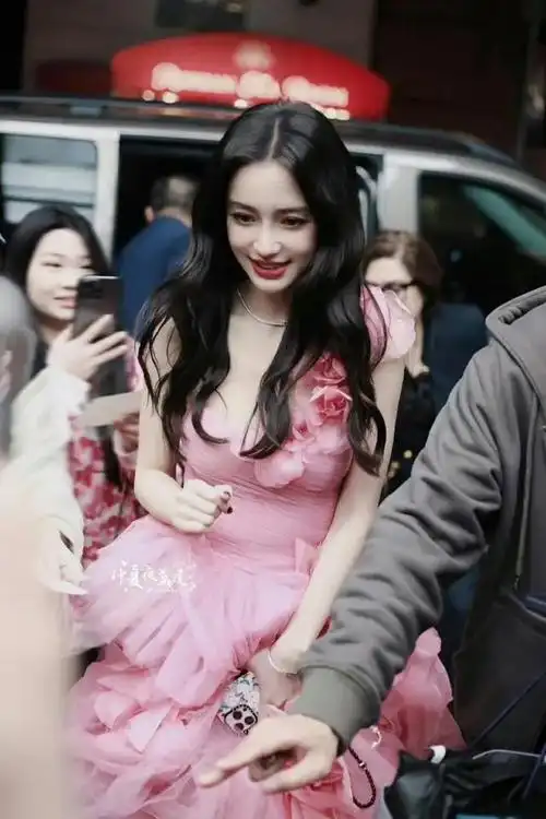 被封杀4个月后angelababy高调复出这张脸太狠了