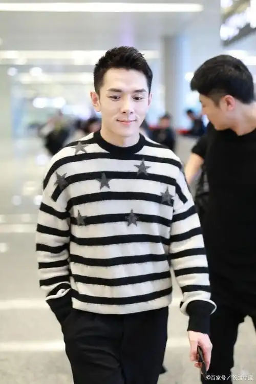 李佳琦毕业南昌大学的艺术设计专业.