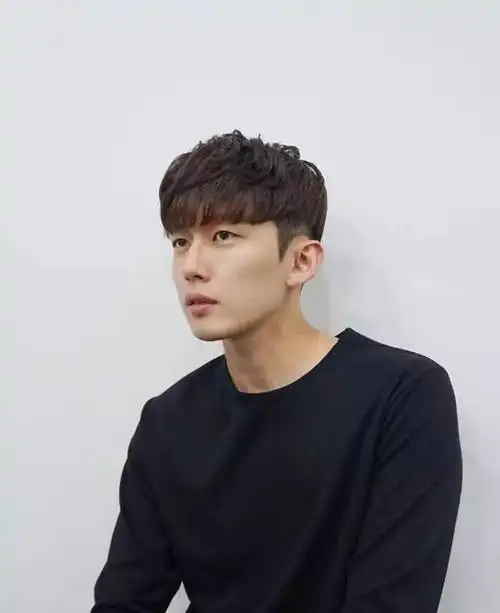 男生刘海发型图片大全(推荐5种风格值得尝试) - 娇娇网