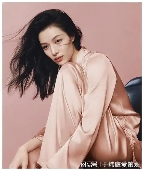 钟楚曦:被冯小刚捧红,成龙接着捧,洪金宝准备捧,被各大佬青睐