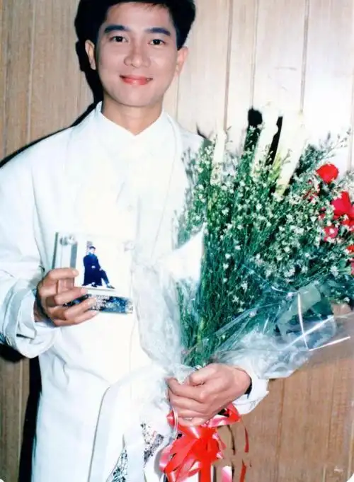 1993年,一代歌神陈百强意外死亡,你以为抑郁离世,其实另有隐情