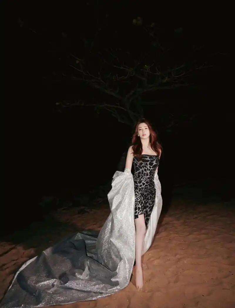 张雨绮  光脚丫 笔直纤细的大长腿