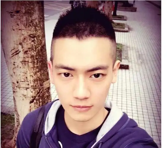 男生小短发,怎么能够错过子弹头发型呢?