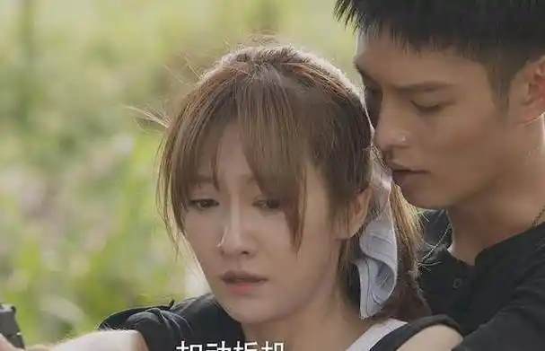 《他在逆光中告白》单周话题量1.3亿,小成本网剧是如何逆袭的?