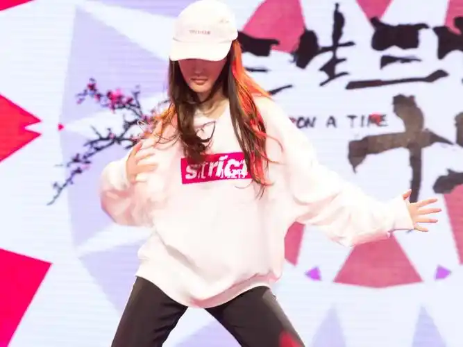 《三生三世十里桃花》首映礼,现场热舞,听到台下的高呼"刘亦菲"了吗?