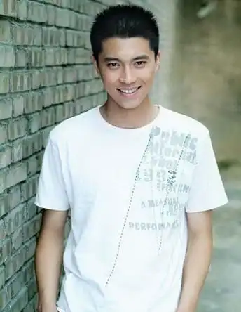 王雷个人资料王雷,中国影视男演员,毕业于中央戏剧学院2000级表演系