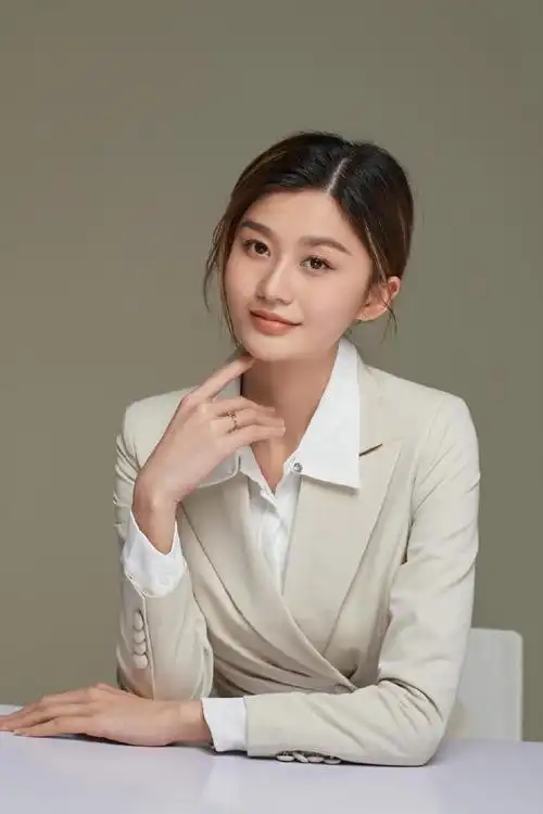 「求职季」令人心动的职场形象照|形象照|求职|职场_新浪新闻