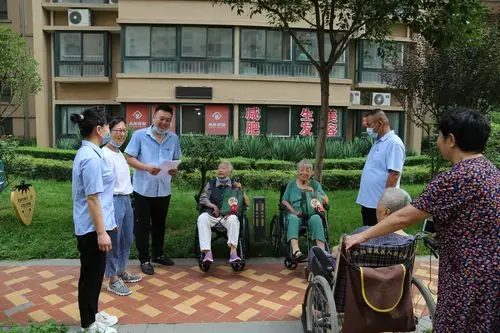 和睦邻里情 端午粽飘香