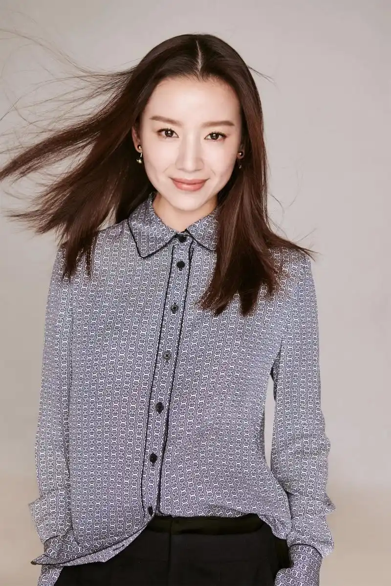 董洁飘逸又利落