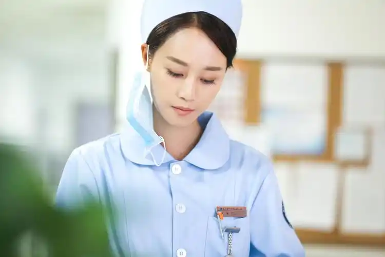 蓝盈莹怒扇李佳航外科风云上演高能霸道求婚