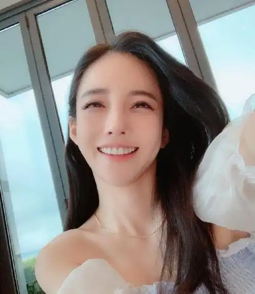 潘南奎正式成为主播被老板打了的她反而更火了