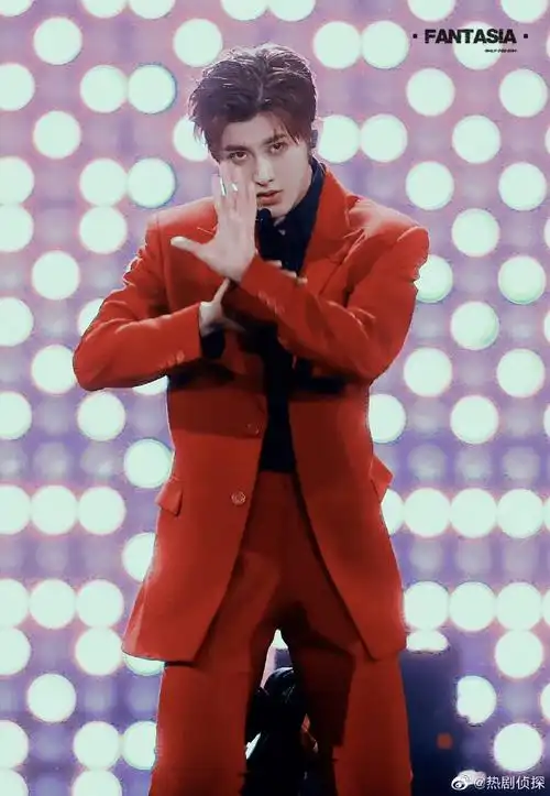 红衣似火的绝世容颜#没有人能逃得过 红 衣@蔡徐坤,颜值真的绝了,说