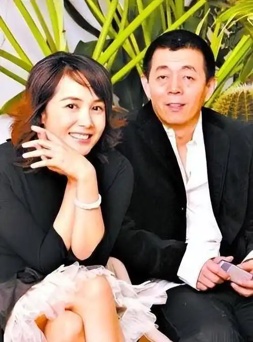 蒋雯丽:屡遭丈夫背叛仍不分手,霸气反击,如今活得很自在_顾长卫