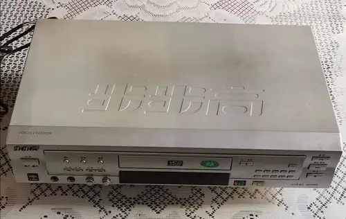 已经多年不用的影碟机,是"步步高"品牌的.