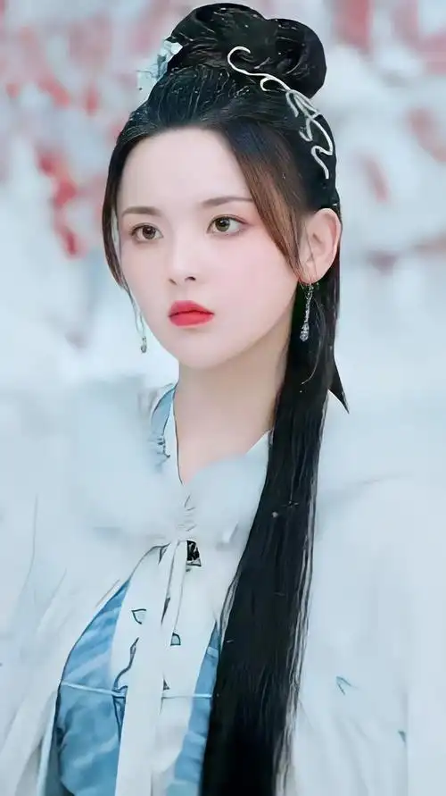 壁纸分享,杨超越这深色烟熏妆,是黑化了哦