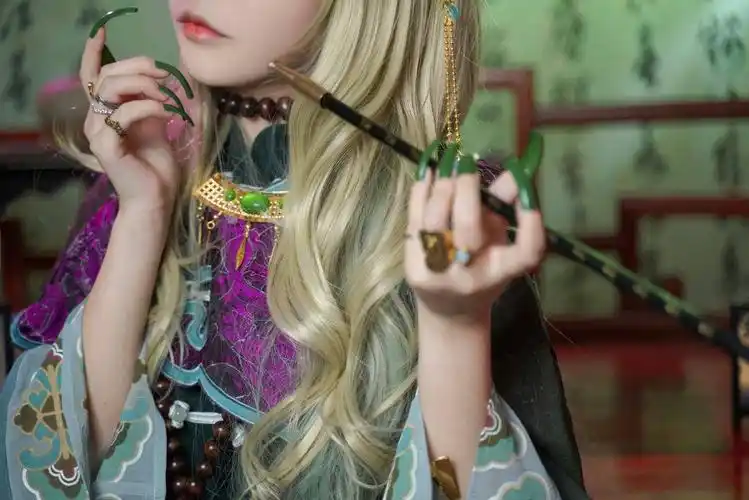 "  ------------------------------------------  妆娘:言修  摄影