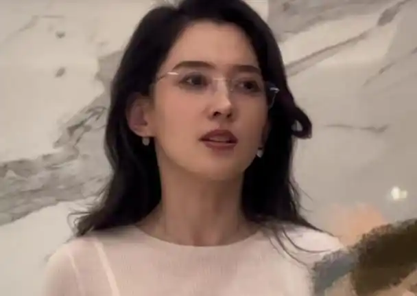 53岁的李亚鹏被讨薪;53岁的汪峰被曝找到新女友