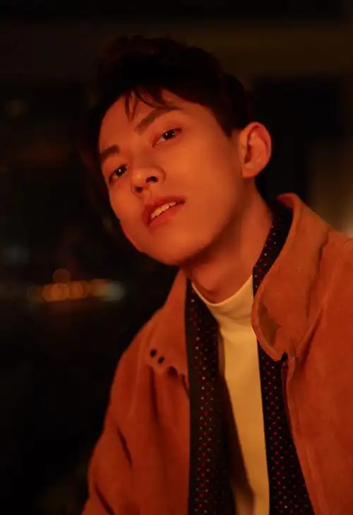 俞彬时尚复古帅气写真图片