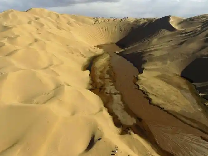 阿尔金山沙子泉水从哪来?通过航拍发现了背后的昆仑山