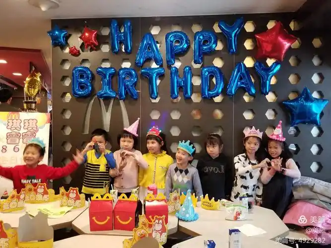 今年芷琪8岁梓睿6岁在万国麦当劳做生日祝生日快乐2019.12.29.