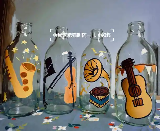 乐器画在玻璃瓶上吧气泡水的使命完成了瓶子不要扔用丙烯马克笔重新给