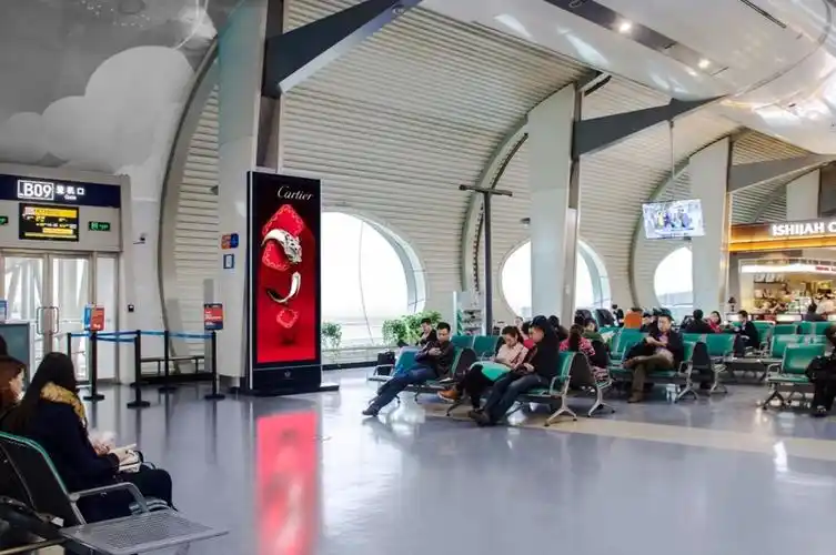 媒体位置:重庆江北国际机场t2航站楼国内候机厅,数量:21块,规格:2.