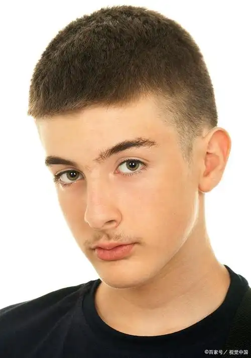 初中男生适合哪些好看的短发发型