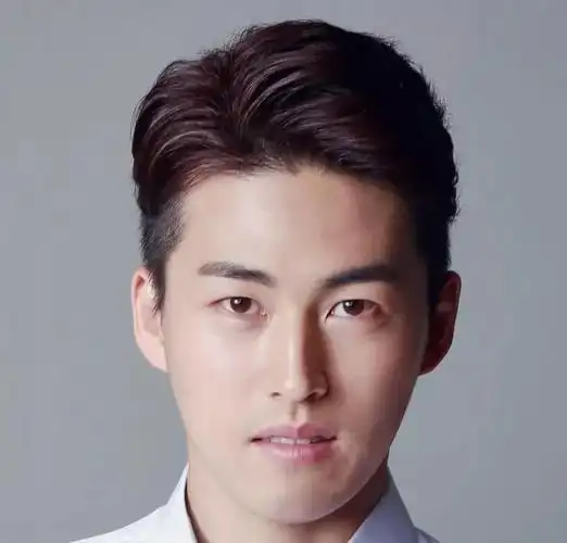 什么样的男生烫头发才能帅到没朋友?_发型