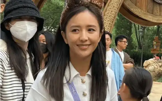 佟丽娅真人长啥样,一次卸妆意外暴露真实素颜,网友难以置信啊