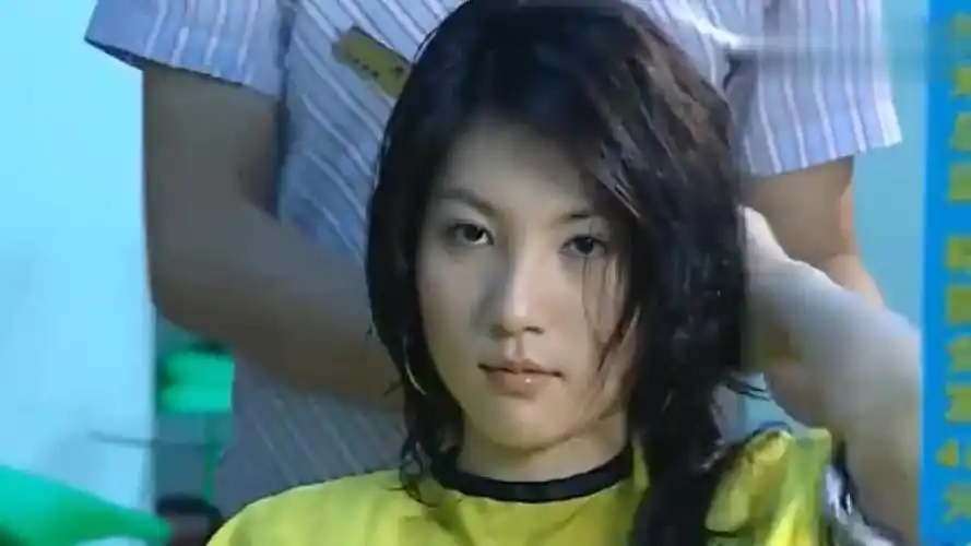 红蜘蛛:美女剪掉长发,一头短发,真是女生帅起来没男生什么事了