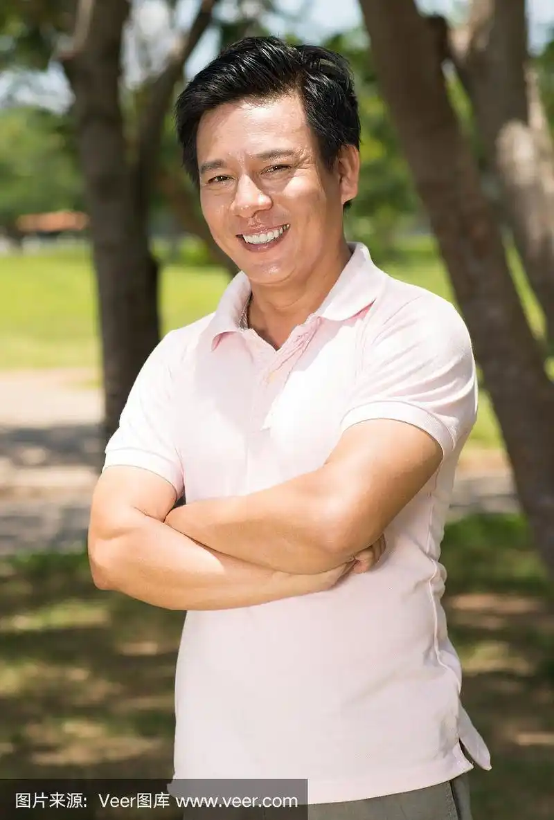 开朗的中年男人