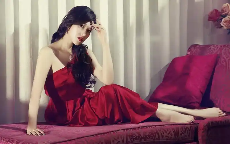 宁丹琳时尚派美女明星壁纸