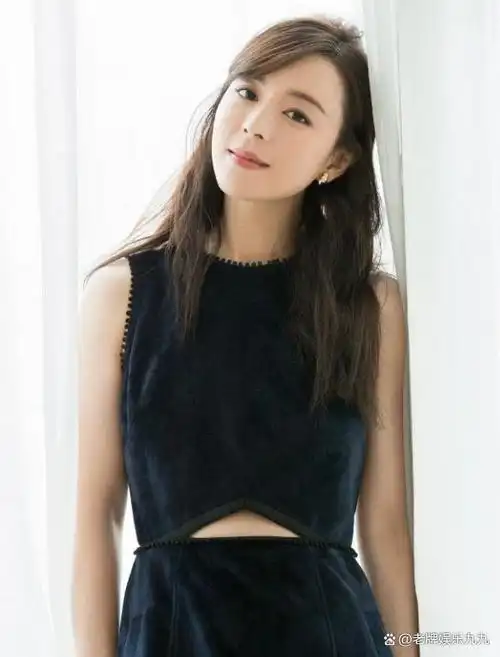 学霸张静初,在内娱"扮猪吃老虎"