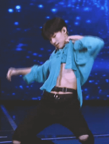 看了想贴贴的搓衣板身材# 这里是张真源的. 来自娱影航 - 微博