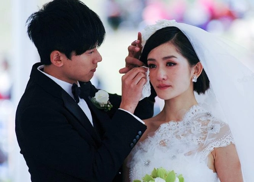 赵薇随礼200万,刘德华送床单,她结婚带验钞机,他直接不收礼?