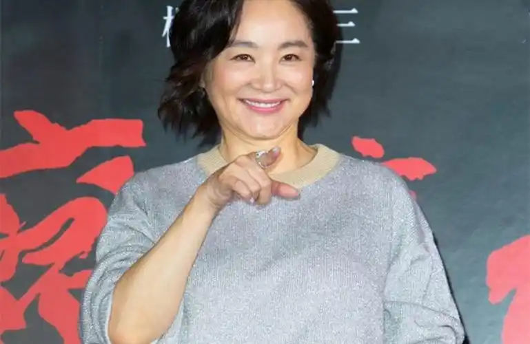 林青霞真洒脱63岁时还选择与丈夫离婚得知原因网友做的对