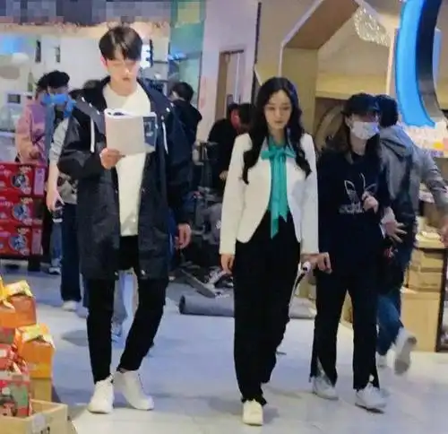 爱的二八定律路透杨幂与许凯同框出镜俊男美女好养眼