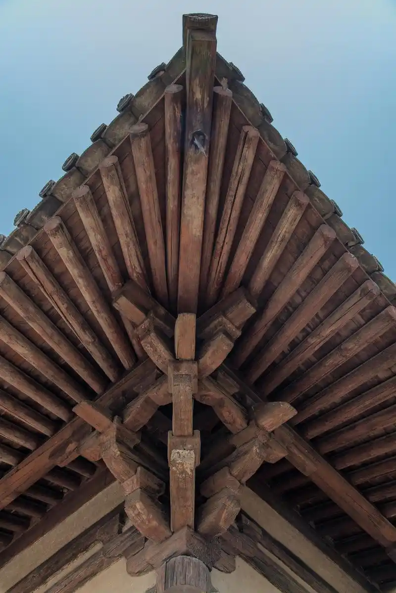 重走梁林路游学南禅寺大佛殿是中国现存最早的木结构古建筑