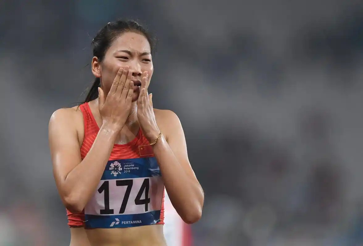 田径——中国选手王春雨获女子800米冠军(5)