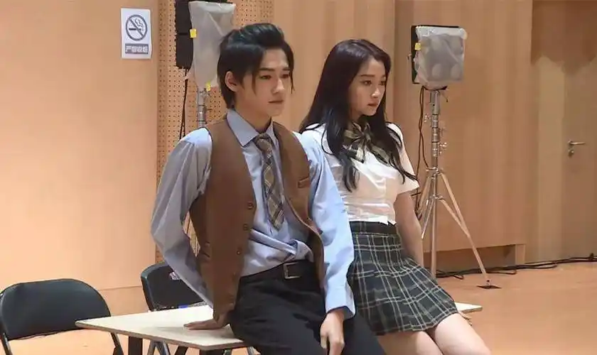 关晓彤宋亚轩跳舞花絮曝光被强制要求贴近身体这身材真实吗